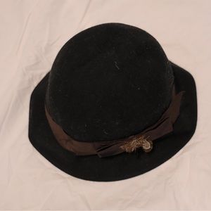 Black wool hat 20’s style rim. Dark brown trim with feather detail